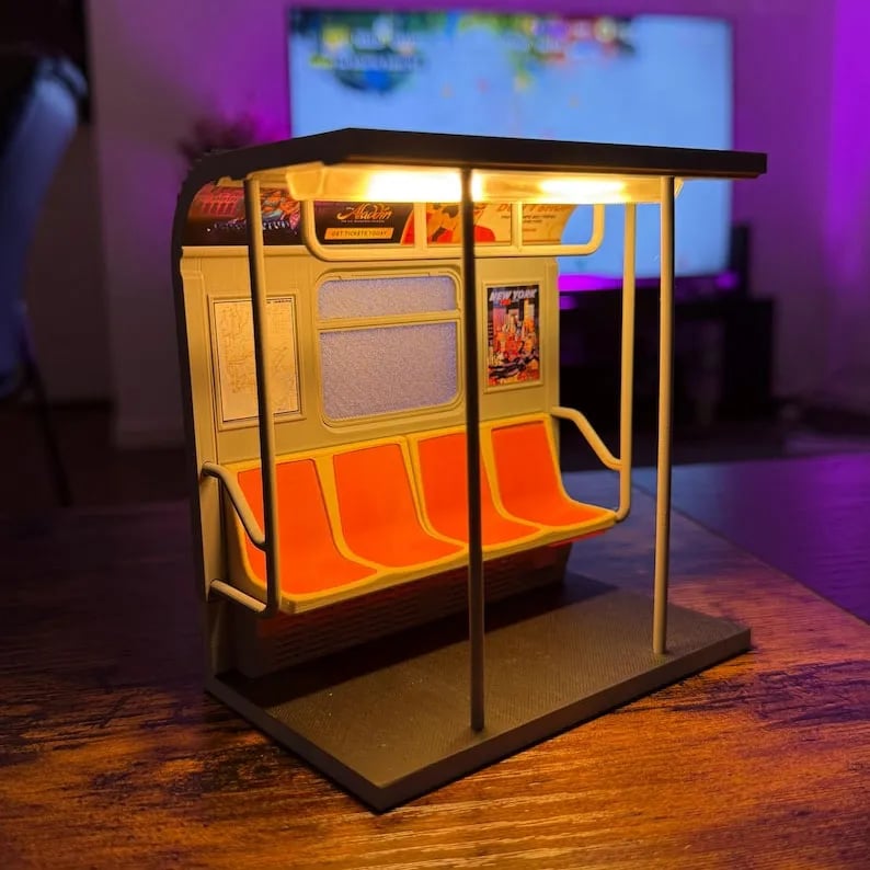 🚇NYC Subway Train Lamp – Includes 3 Interchangeable Posters🔥