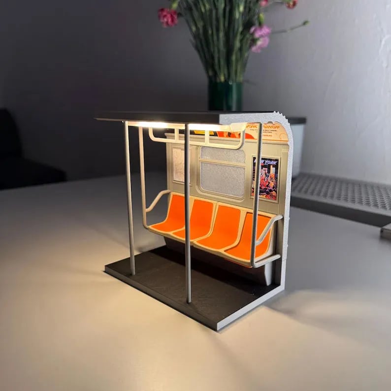 🚇NYC Subway Train Lamp – Includes 3 Interchangeable Posters🔥