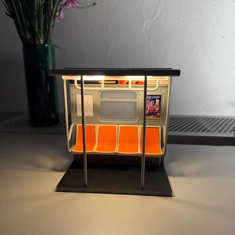 🚇NYC Subway Train Lamp – Includes 3 Interchangeable Posters🔥
