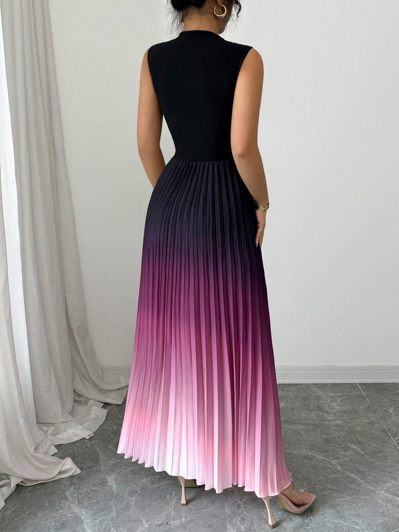 👗💜 Ombre Pleated Sleeveless Mock Neck Maxi Dress